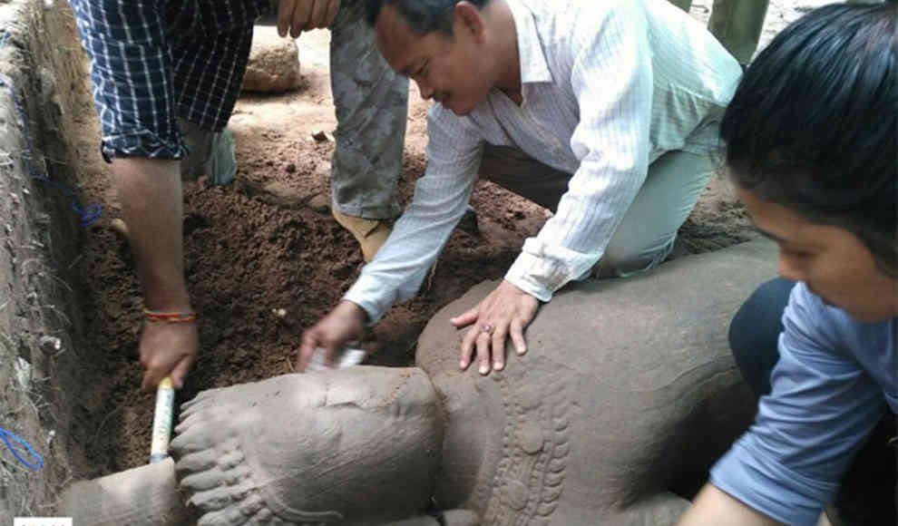 Angkor Wat: Statue