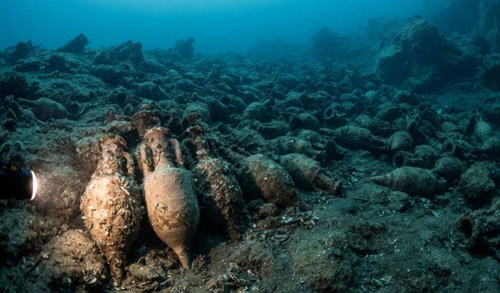 Taucher orten antikes Schiffswrack mit hunderten Amphoren