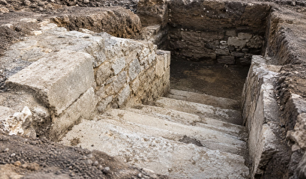 1000 Jahre alte Kellertreppe taucht neben Kaiserpalast auf