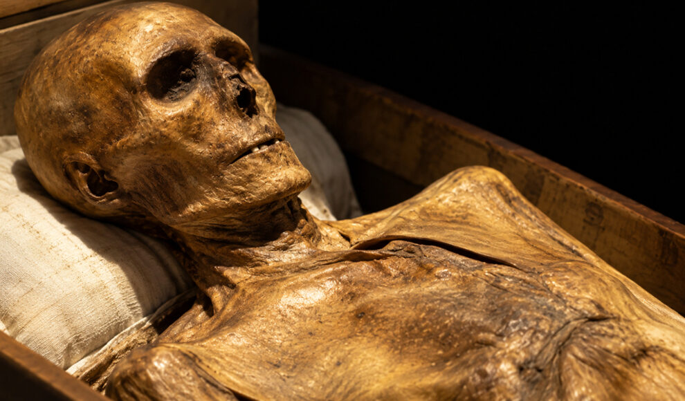 322 Jahre alte Mumie verbirgt Bleistift und Metall im Mund