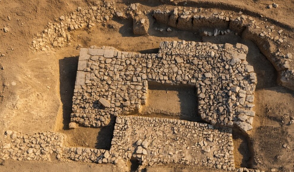 Zypern legt einen 7,4 Meter breiten Wehrturm aus der Bronzezeit frei