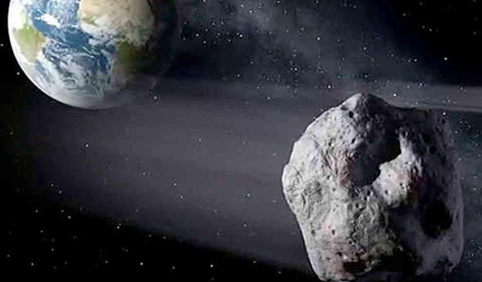 Der Asteroid 2012 DA14 kreuzt die Bahn von Satelliten