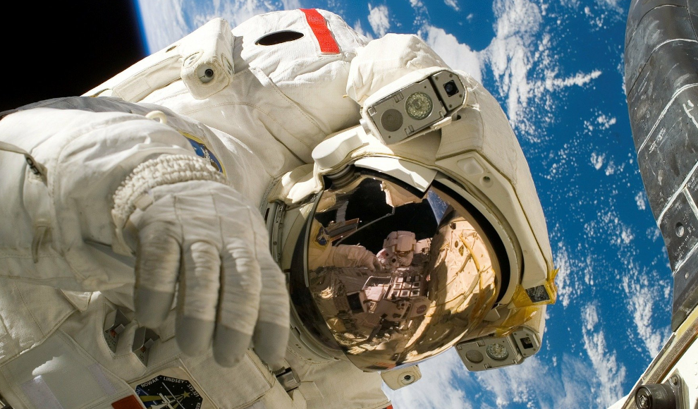Astronaut bei einer Langzeitmissionen im Weltraum 