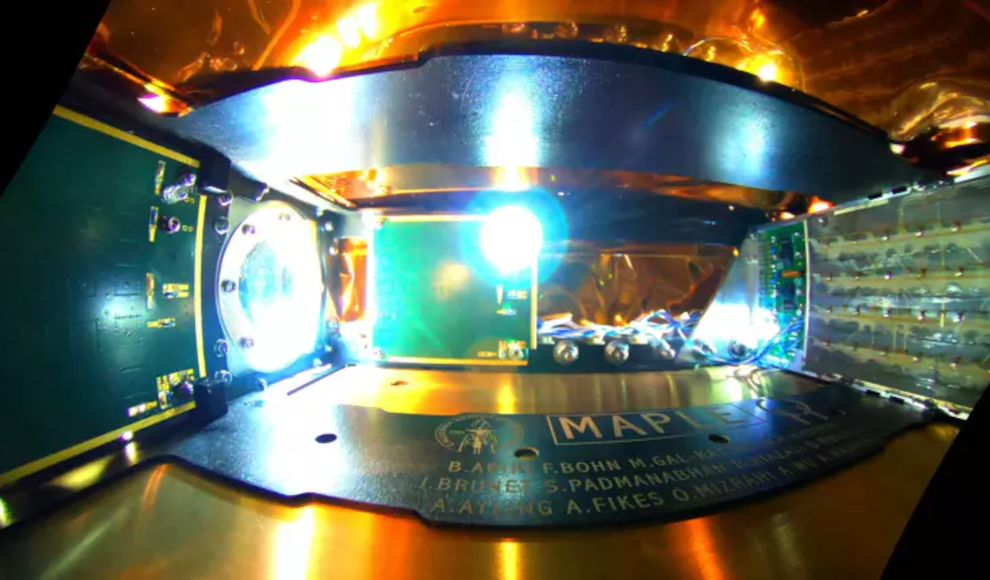 Microwave Array for Power-transfer Low-orbit Experiment (MAPLE) - Transmitter (rechts) und Empfänger (links)