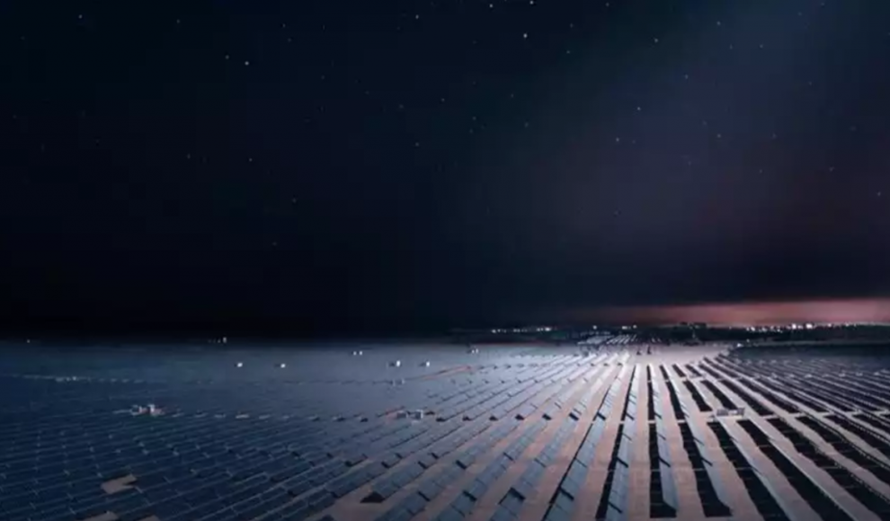 Spiegel im Weltraum beleuchten Solarmodule