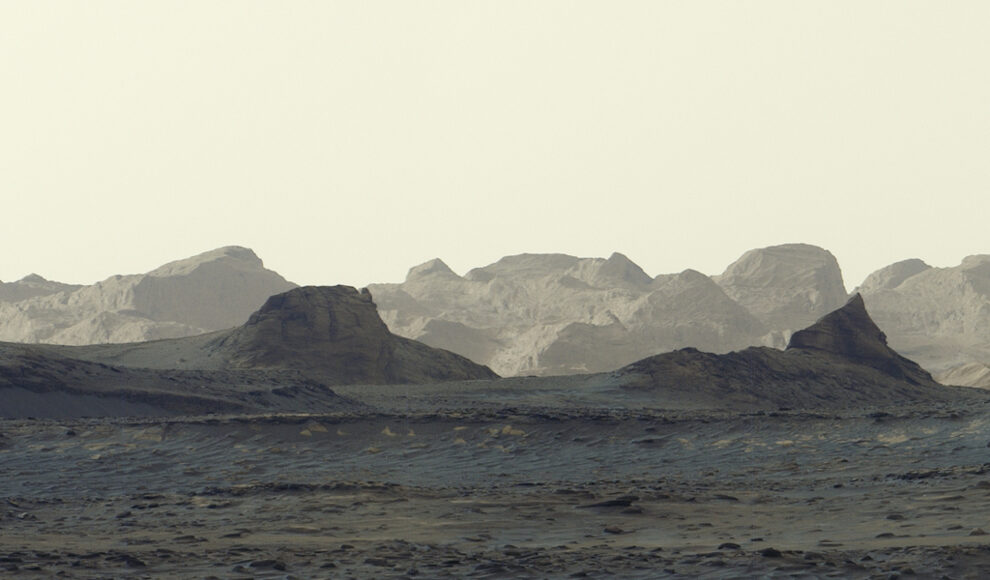 Neue Marsbilder zeigen rätselhafte Klippen auf 16 Kilometern