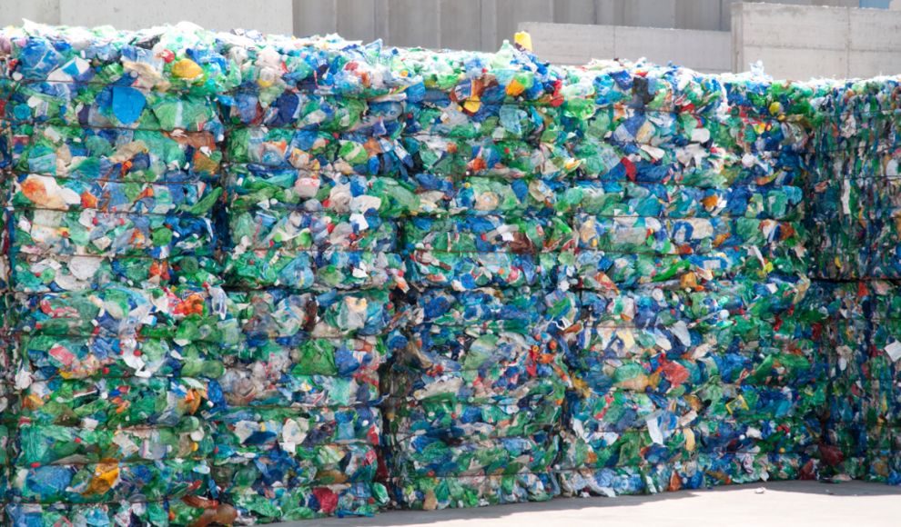 Solarbetriebene Photoreformierung nutzt Plastikmüll als Rohstoff