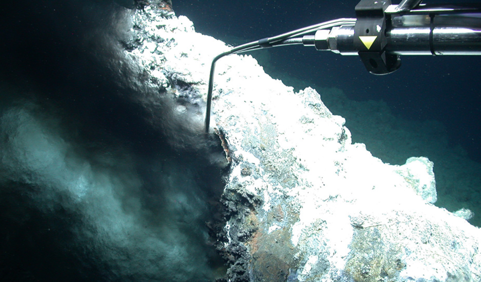 Ausstromöffnung eines Schwarzen Rauchers des neu entdeckten Hydrothermalfelds