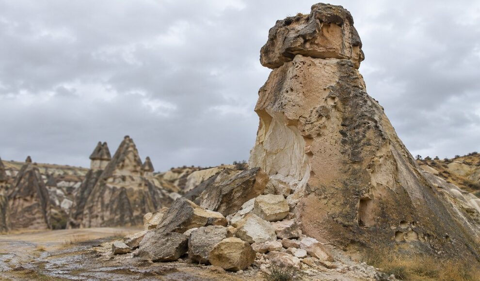 Felsnadel bei Göreme bricht nach Starkregen zusammen