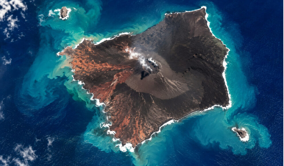 Nach Krakatau-Ausbruch tauchen zwei neue Inseln im Meer auf