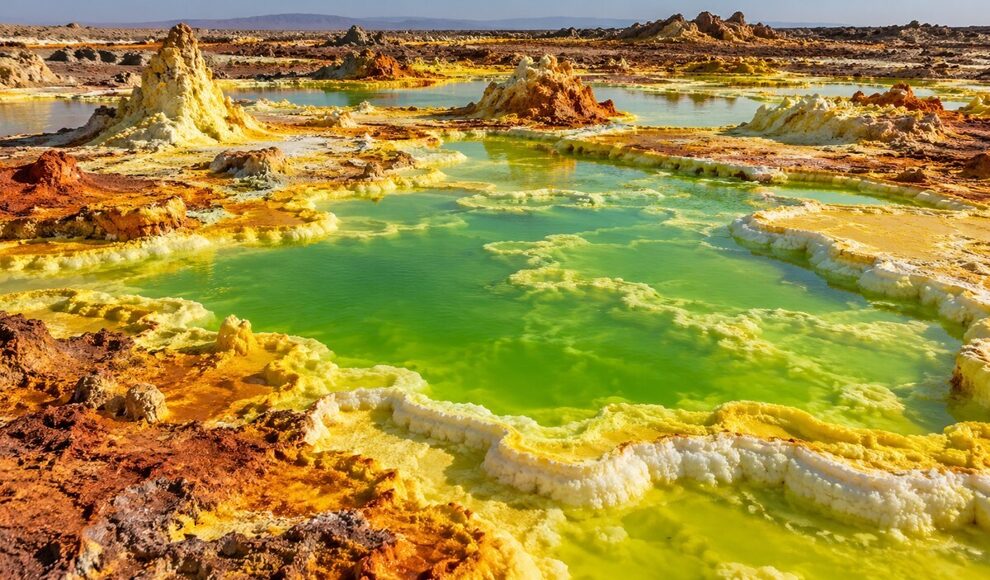 Salzterrassen in Äthiopien leuchten trotz 108 Grad in Grün
