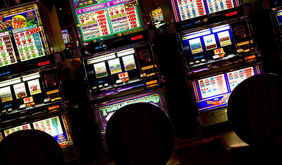Slot Machines in einem Casino in Las Vegas. Sie gelten als Weiterentwicklung des einarmigen Bandits