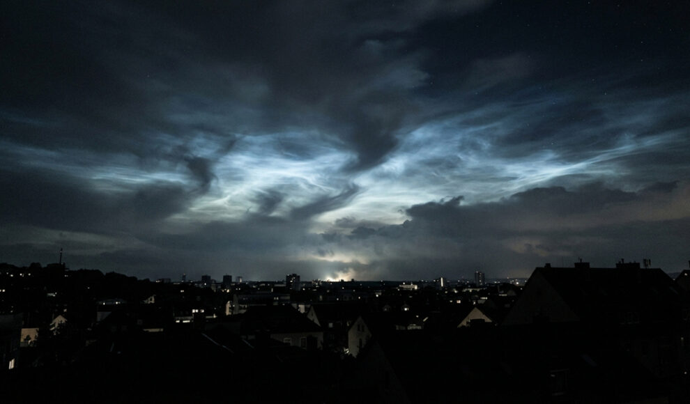 Erdbebenlichter erhellen den Himmel vor manchen Beben