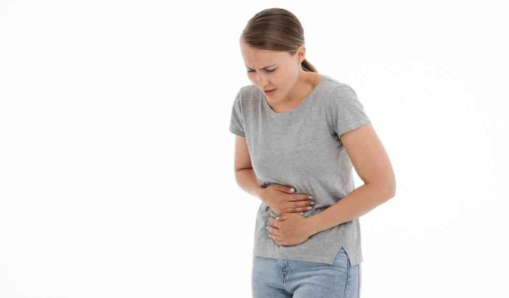 Frau mit Morbus Crohn 