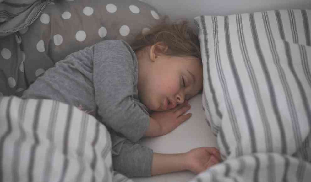 Kind beim Schlafen