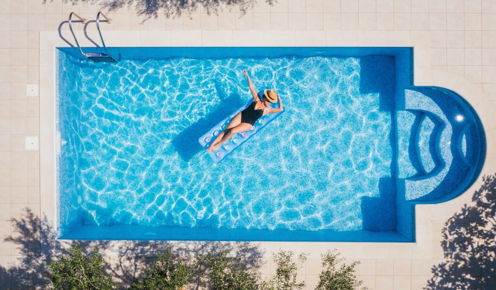 Gartenpool eines Einfamilienhauses in Deutschland