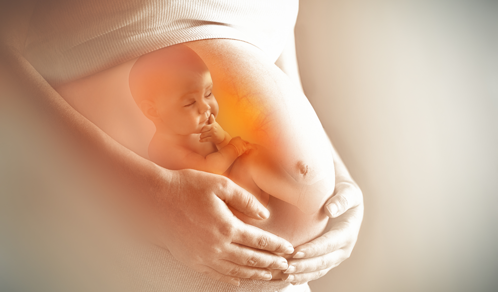 Baby im Mutterleib mit Vena-Galeni-Malformation (Symbolbild)