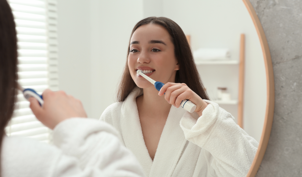 Frau mit guter Zahnhygiene 