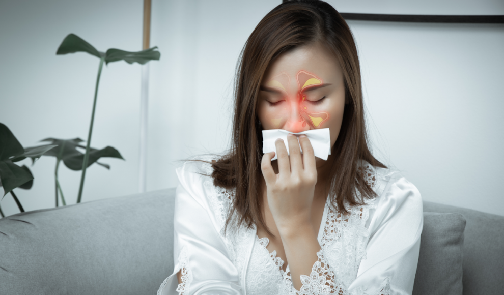 Frau mit bakterieller Nasennebenhöhlenentzündung (Sinusitis) 
