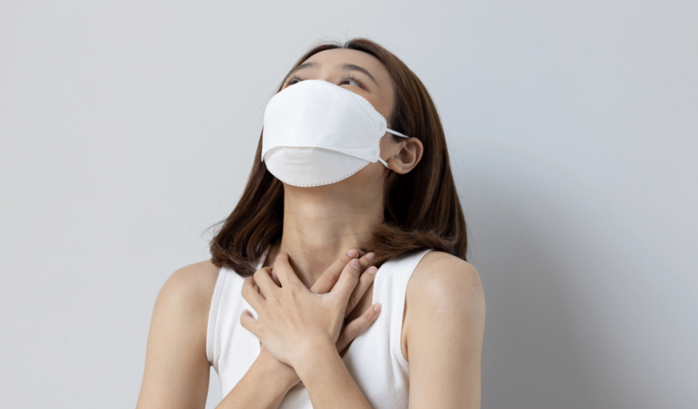 Frau leider unter Long-Covid 