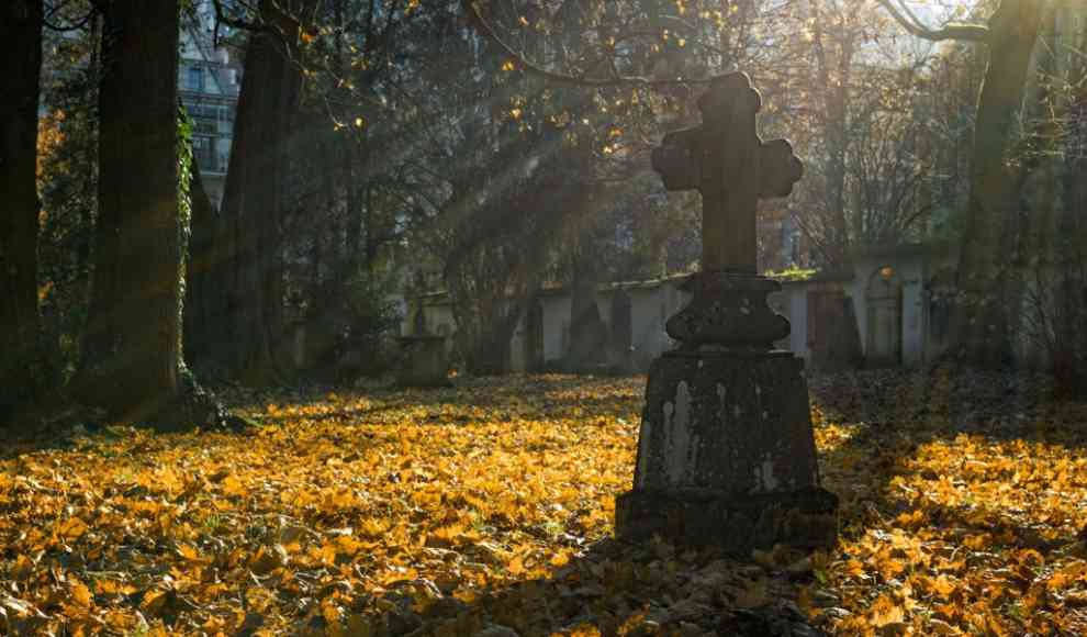 Klassisches Friedhofbegräbnis