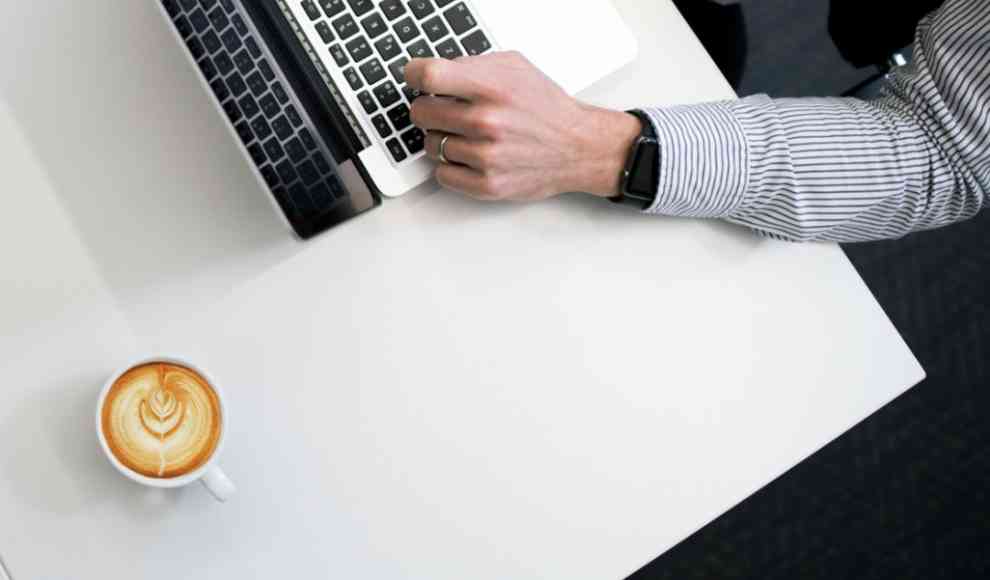 Kurze Kaffeepausen im Büro steigern die Produktivität