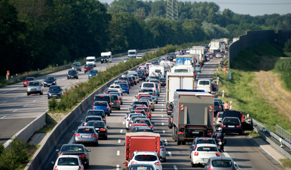 Stau durch hohe Anzahl an Autos in Deutschland