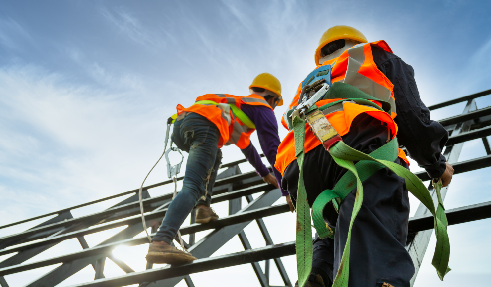 Dachdecker beim Arbeiten