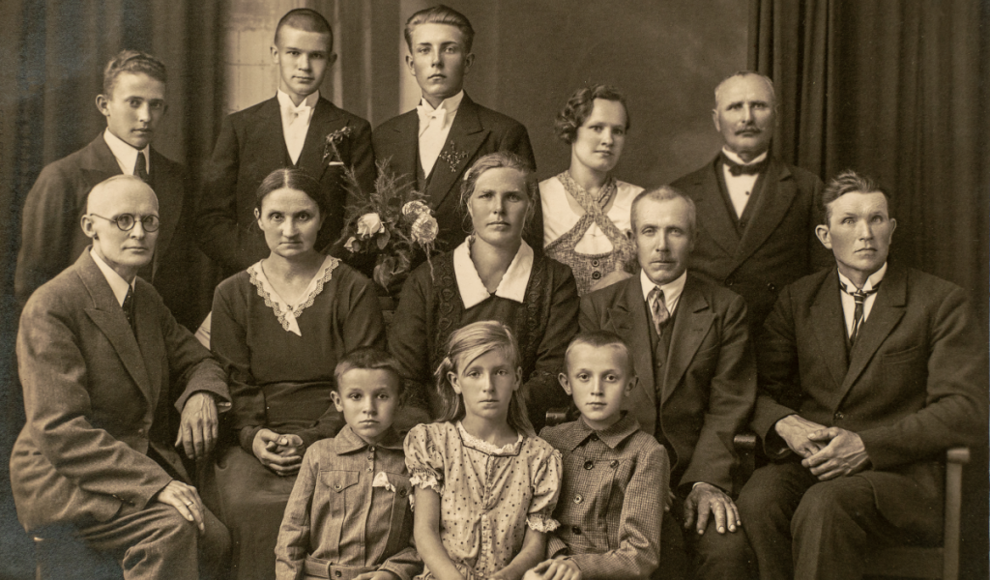 Gruppenbild einer Großfamilie 