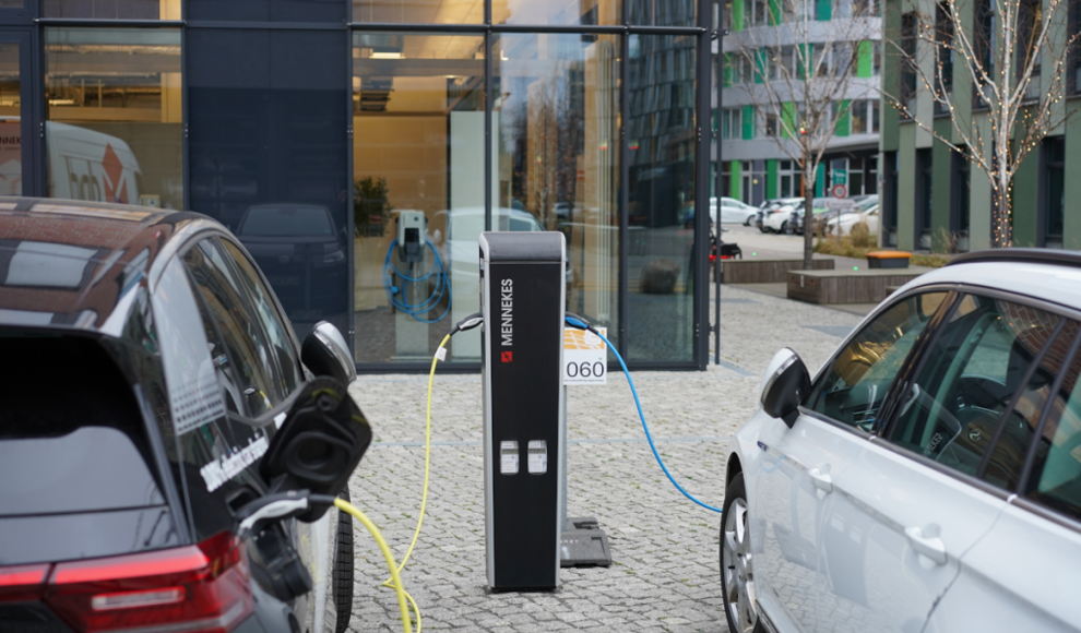 Ladepunkte für Elektroautos in einer Großstadt