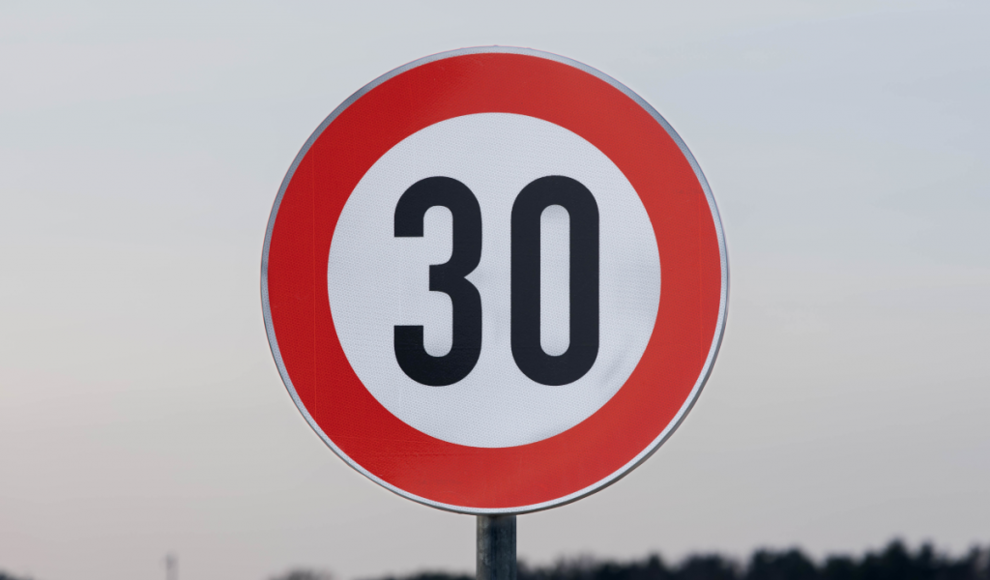 Geschwindigkeitsbegrenzung reduziert Unfälle in Städten deutlich