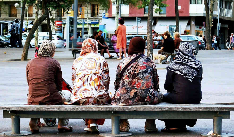 Frauen mit Kopftuch