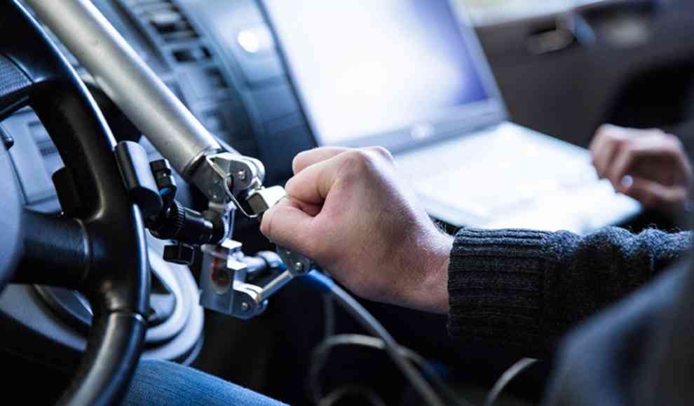 Mobiler Kraftmesser für behindertengerechte Fahrzeugumbauten