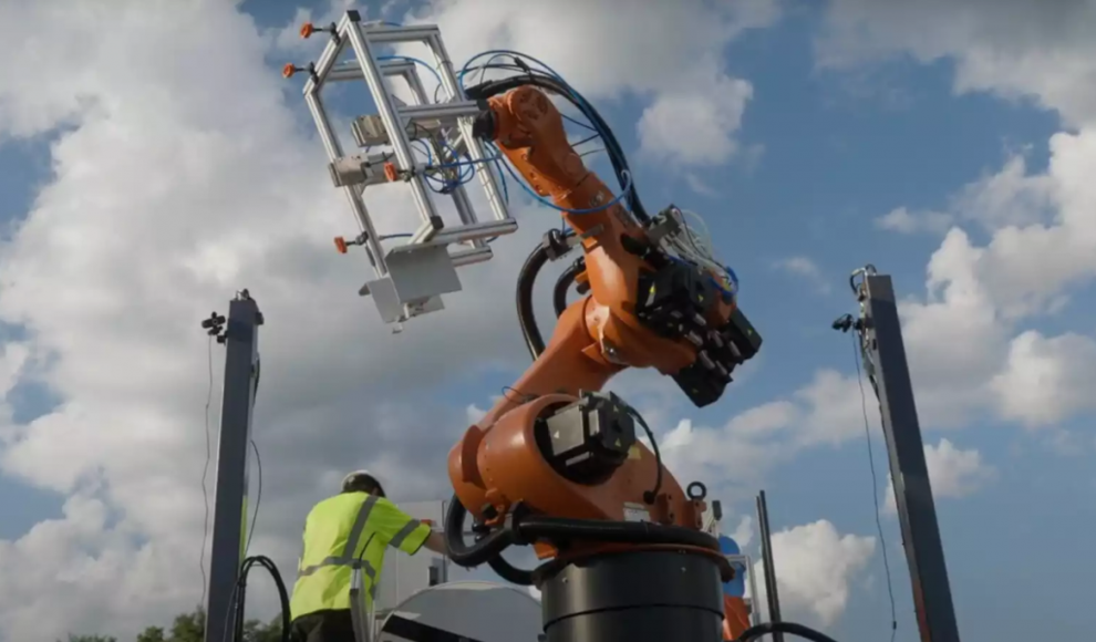 Modulare Roboterplattform kann verschiedene Aufsätze für die Straßeninstandsetzung nutzen