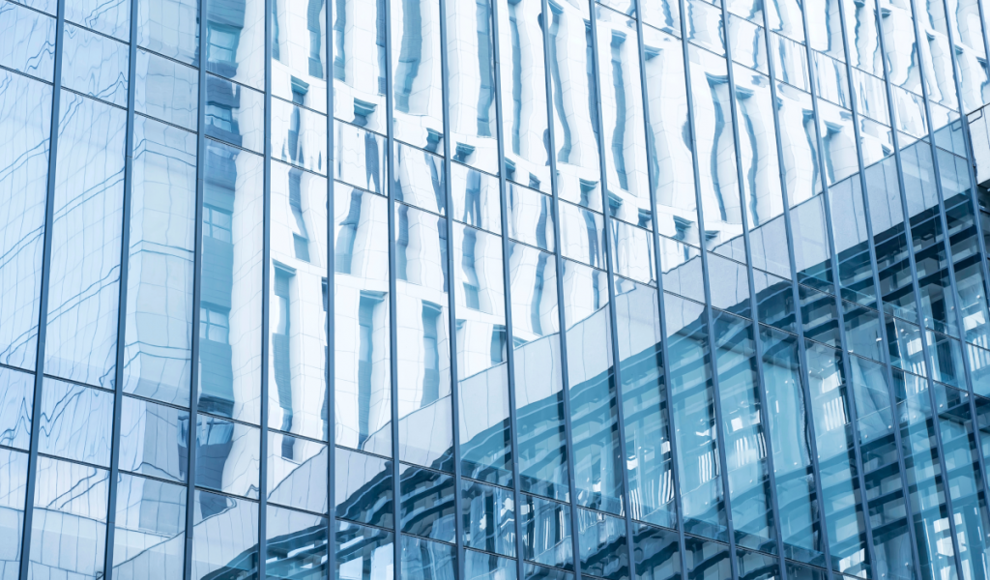 Fenster, die mit dem Optically Clear Heat Insulator (MOCHI) isoliert sind (Symbolbild)