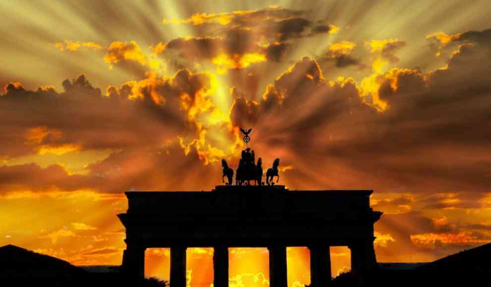 Sonne über dem Brandenburger Tor