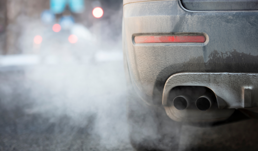 Auto mit hohen CO₂-Emissionen 